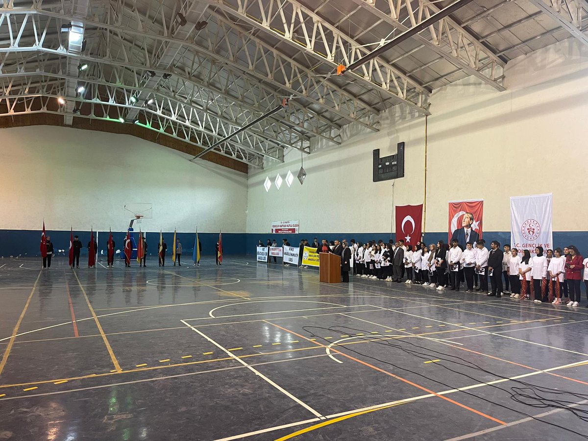 erdoganeren25's tweet photo. İlçe Kaymakamımız Sayın Hamza İnam ve Kurum amirleri ile birlikte 19 Mayıs Münasebetiyle düzenlenen programa katıldık. Geleceğimizin teminatı olan gençlerimizin 19 Mayıs Atatürk'ü Anma Gençlik ve Spor Bayramını kutluyorum. https://t.co/tQzniMDqfP