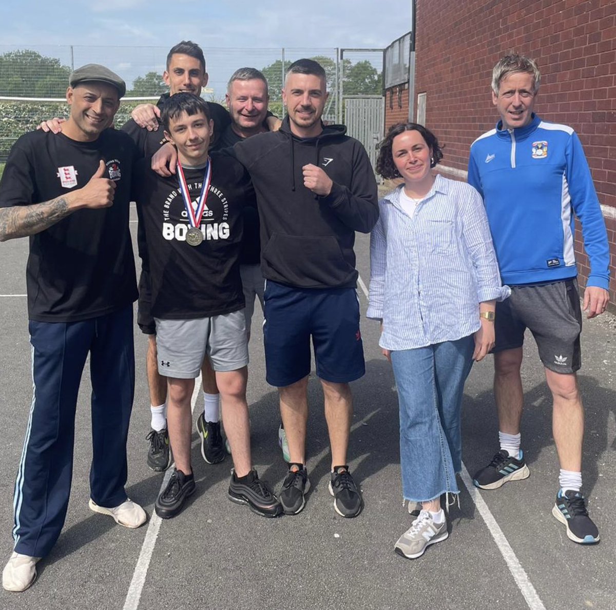 boxing4alluk's tweet photo. What an amazing day @1woodfield1 school today. 2 of the children received there t shirt, certificate and medal for boxers of the month for displaying such passion and hard work! Awesome work lads keep it up! 
#boxing #mentor #positivemindset #WorkHard https://t.co/5GkFTj4Z3m
