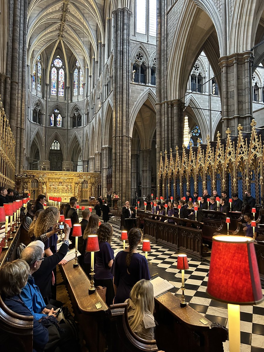 Wonderful start to a morning at Westminster Abbey @timgarrard @WSchoolMusic with @NorthwesternU choir. Come to their concert @HolySepulchreUK 6pm TONIGHT - it’s Free!