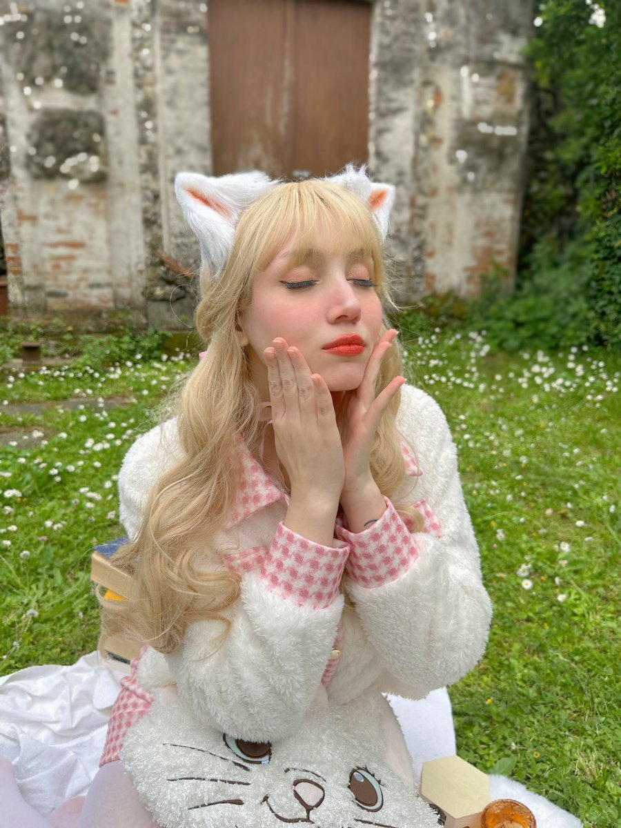 FriendlyFox__'s tweet photo. Have you ever seen Marie from Aristocats human form? https://t.co/RyJtfwYmJd