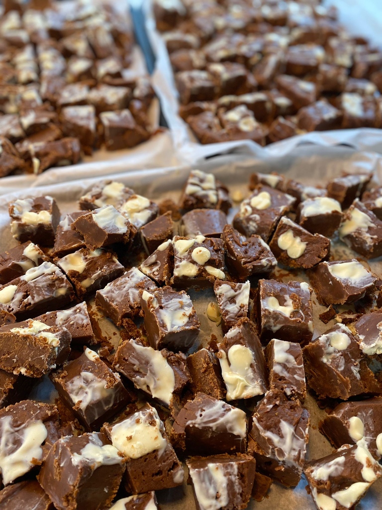 Roly's Fudge tweet media