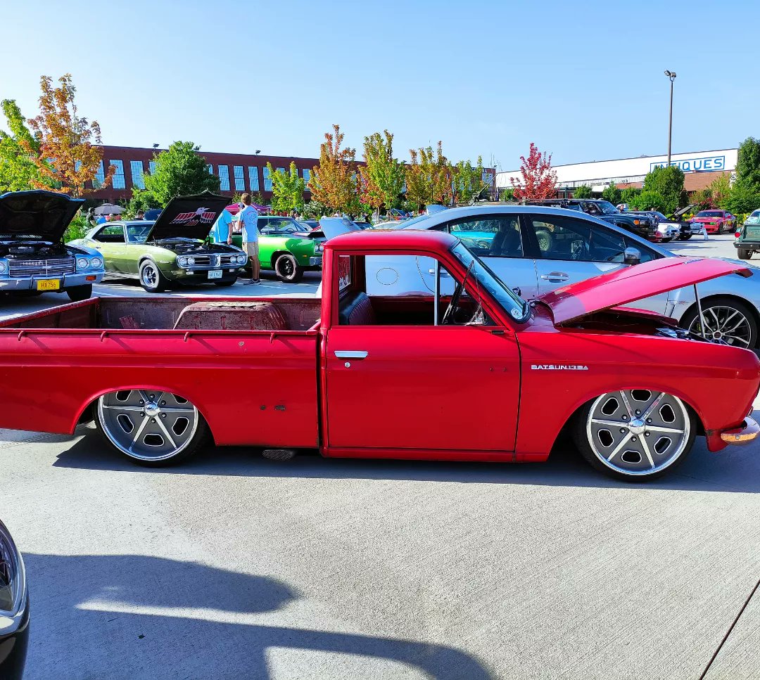 MemoryLaneAuto's tweet photo. #LKNCarsAndCoffee this Saturday!  Afterwards, visit us at #MemoryLaneMotorsportsMuseum just 5 minutes away!  We have extended hours the next two weeks: come on by!

#CarsAndCoffee #lkn #carshow #Saturday #weekend #Mooresville #racecityusa #NASCAR #NorthWilkesboro https://t.co/WSLtmiQkSH