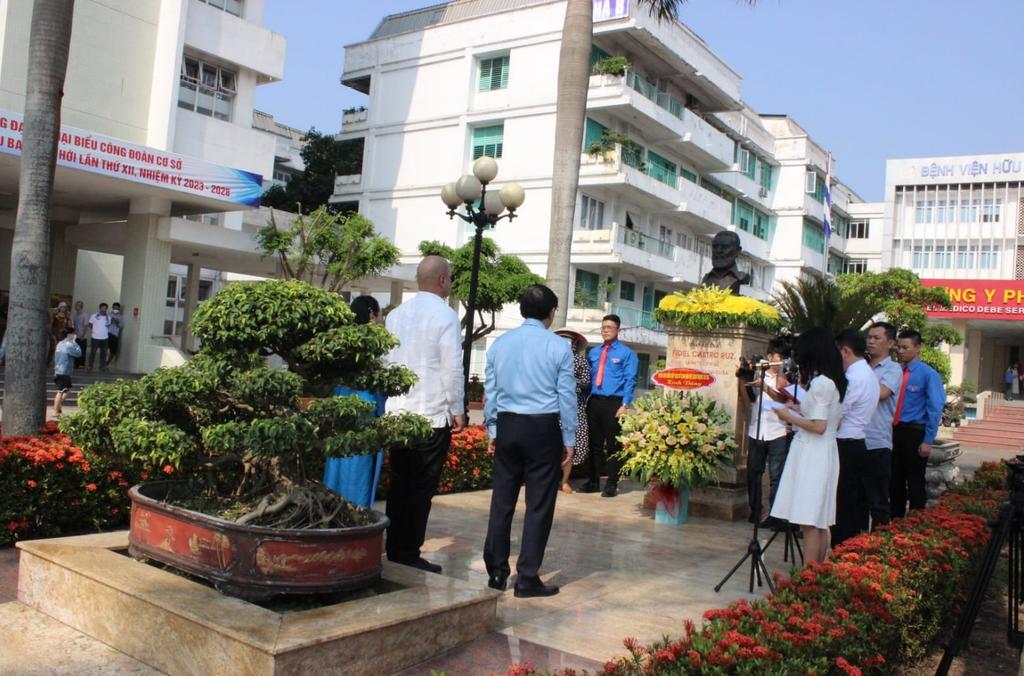 En el 133 aniversario del natalicio de Ho Chi Minh, visitamos el  hospital Amistad #Cuba #Vietnam, de Quang Binh, donado por nuestro pueblo, construido por manos cubanas, y donde aún laboran algunos médicos de la isla. #CDRCuba #SomosDelBarrio