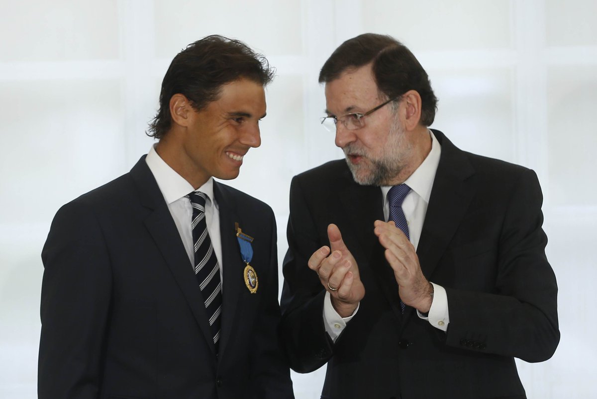 Somos muchos los que hemos seguido tu trayectoria y nos hemos alegrado con tus triunfos. En este momento somos también muchos los que estamos contigo. Esperamos volver a verte pronto jugando al tenis.