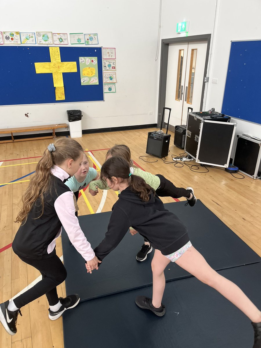 MissSweeney_'s tweet photo. Some lovely group balances in gymnastics from our Primary 4 yesterday!! Well done everyone🤸🏻‍♀️ https://t.co/zO57vvTS88