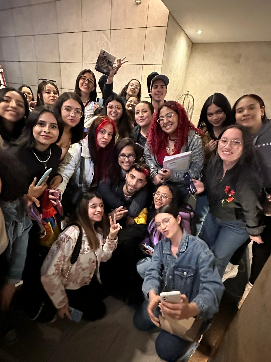 360CNCO's tweet photo. Mucho amor 💙💙💙😍 https://t.co/k6sqJ6sMpo