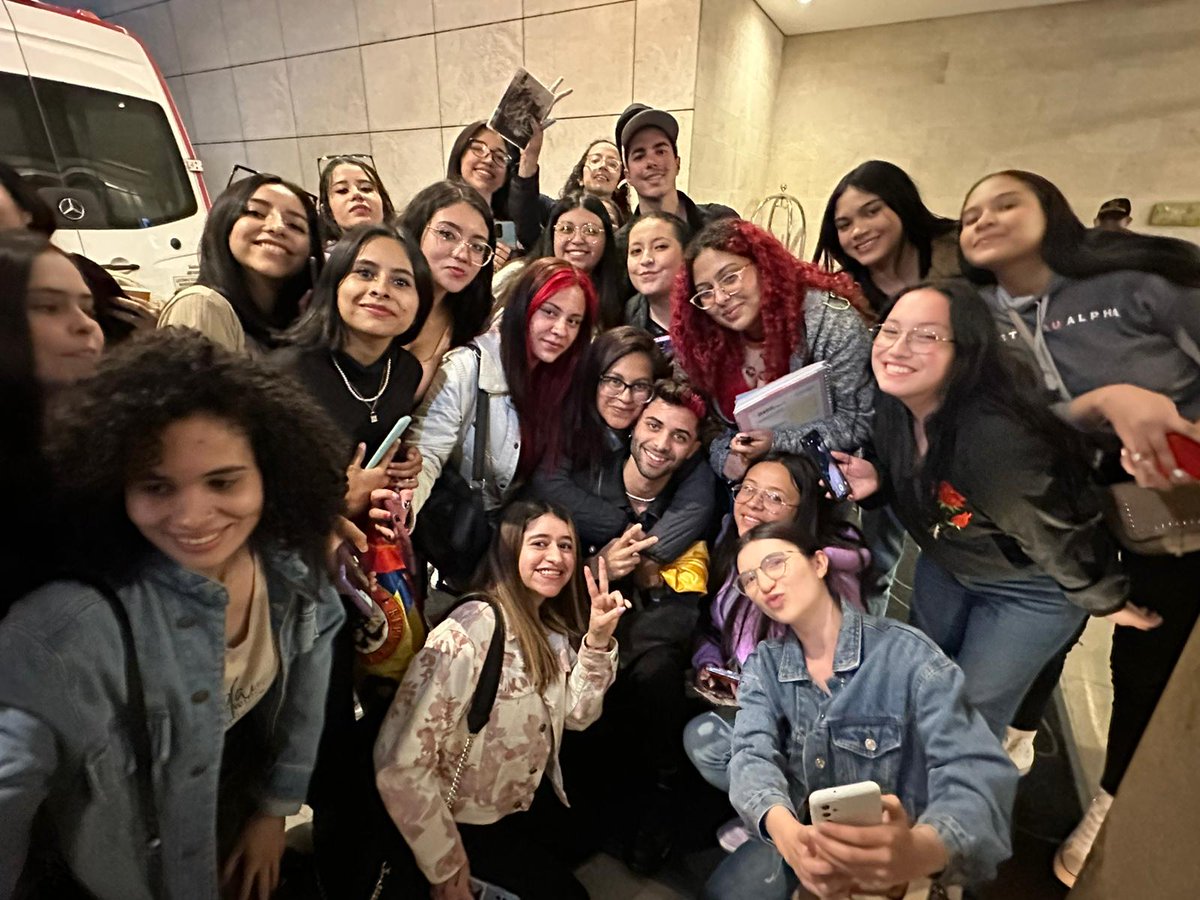 360CNCO's tweet photo. Mucho amor 💙💙💙😍 https://t.co/k6sqJ6sMpo
