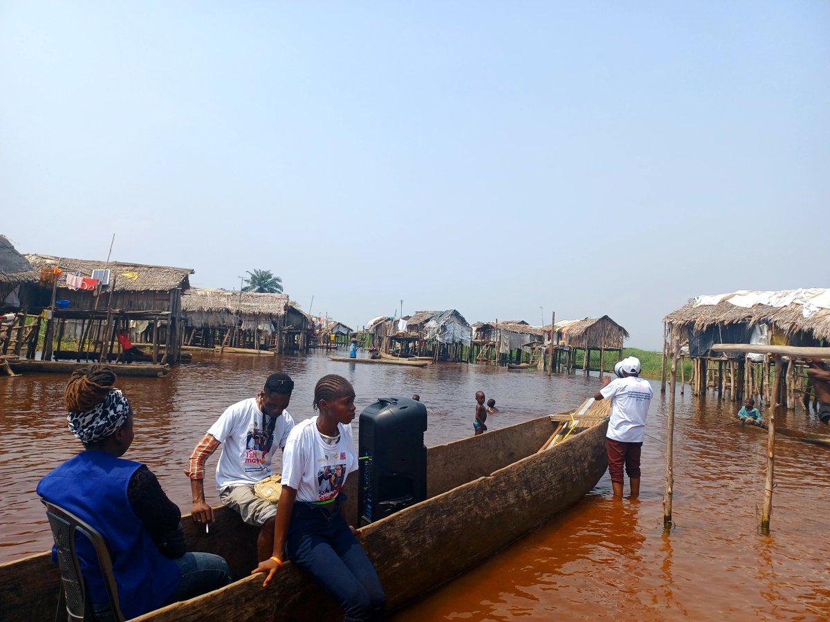 octavielenzo's tweet photo. Dans l'eau aussi il y a la vie #Tshamayele jour2 @AfriyanRdc @ailesducoeur1 @UNFPARDC  @NorwayInDRC #ilots #Kingabwa https://t.co/1AsYmPFi8J