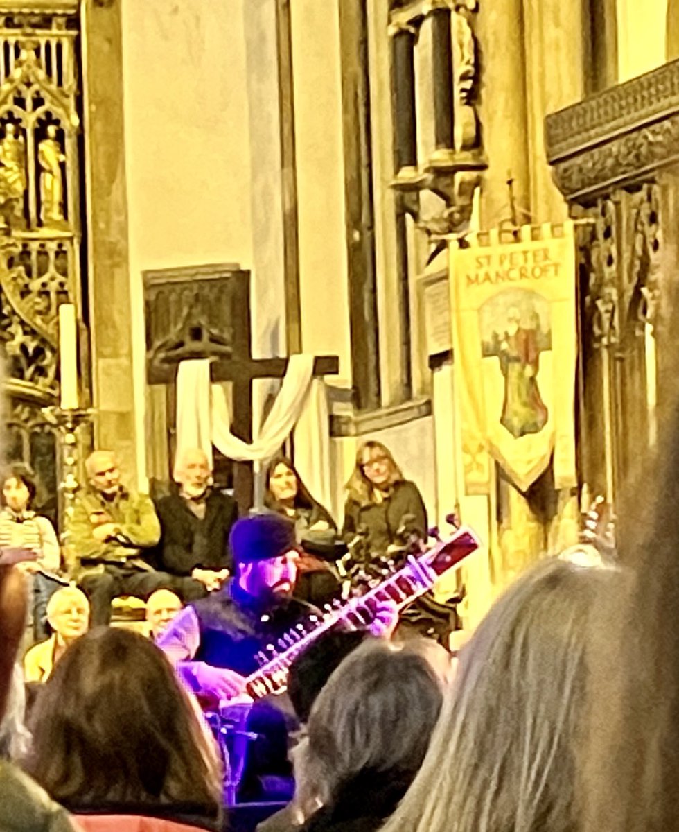 Making classical #music accessible ⁦<a href="/NNFest/">Norfolk & Norwich Festival</a>- we need more of this👍🏽 Last night’s performance simply wow! #virtuosositarist ⁦<a href="/jasdeepdegun/">Jasdeep Singh Degun</a>⁩ and impressive orchestra #breakingdownboundaries