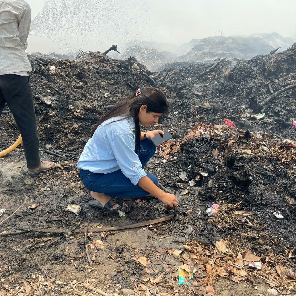 RojaYadav8's tweet photo. In a tragic incident, a huge fire broke out at a dumping ground in Noida sector-32 🔥
@noidapolice @coprajaneesh @CeoNoida  @Adityakripa @atulyadavsir https://t.co/bA1zluQNVM