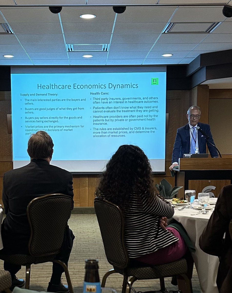 DO_Radiology's tweet photo. Fantastic keynote by @AlanMatsumotoMD at the @MichiganRadiol2 annual meeting. โ#Radiology can weather change with #innovation and by leveraging opportunity.โ Amazing to see @GaurangShahMD win the gold medal award and accept it with such grace! #FocusedForwardTogether https://t.co/cyjE3S3l4S