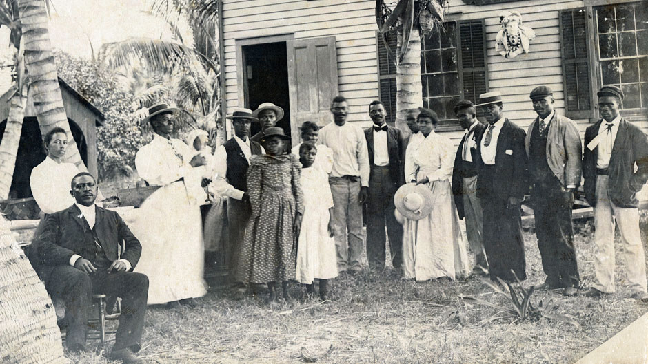 ProenzaColes's tweet photo. This photograph from around 1895 includes some of the Bahamian families who helped to establish Coconut Grove, the founding neighborhood of what is now the city of Miami, Florida. The woman holding the child is Mariah Brown. https://t.co/JtItmNvYwe