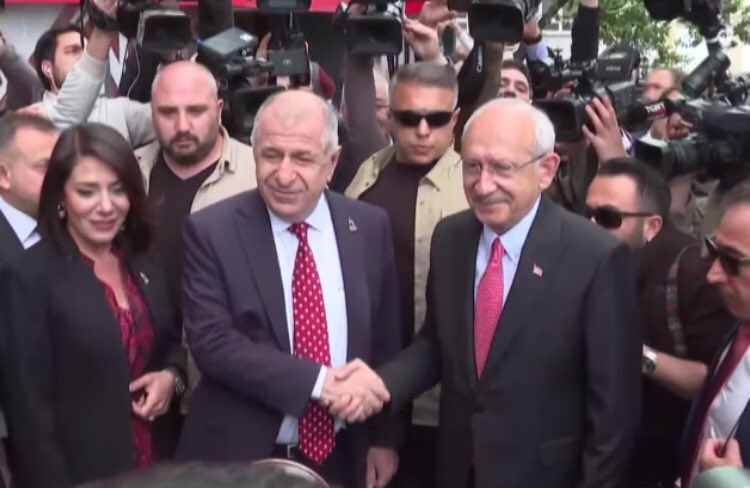 Selam verilmeyen, görmezden gelinen, randevu talepleri otomatik olarak reddedilen Ümit Özdağ oyun kurucu konumunda. Devran döndü, Özdağ ve Ogan Türk siyasetinin en fazla aranan, en değerli unsurlarına dönüştü. Valla Türk milliyetçilerinin kilit olması benim çok hoşuma gidiyor.