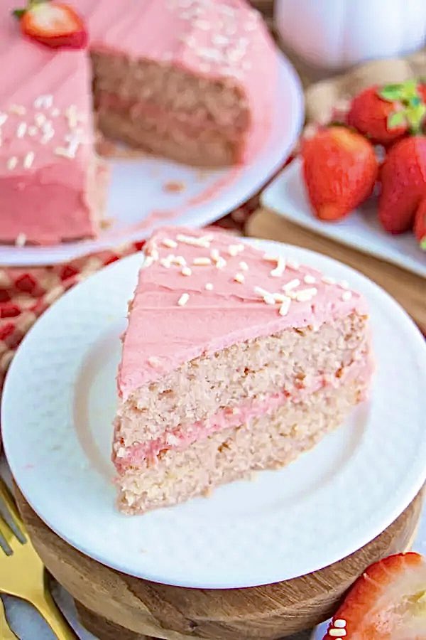 #Vegan Strawberry Cake 🎂🍓
#VeganFood #VeganCake #StrawberryCake #Dessert 
#Plantbased #Cake 
beplantwell.com/vegan-strawber…