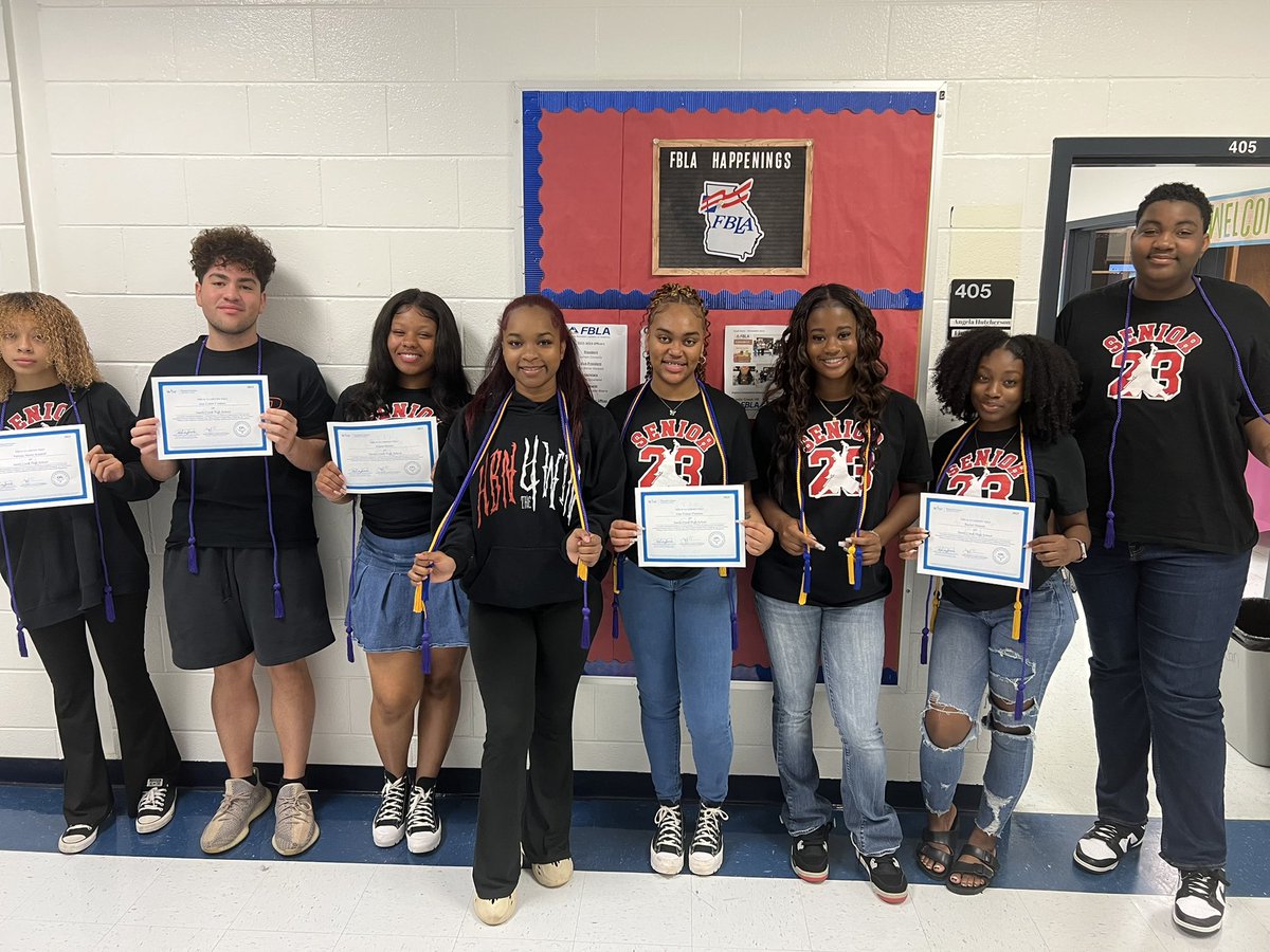 AMHutchBiz's tweet photo. Last day for seniors!! ❤️ my Financial Services pathway completers…after 3 years (Intro to Business, Financial Literacy, and Banking/Investing/Insurance classes), they passed their EOPA - Wise Financial Literacy Certification and earned their pathway cords! @SCHS_Patriots https://t.co/tjELDlKLir
