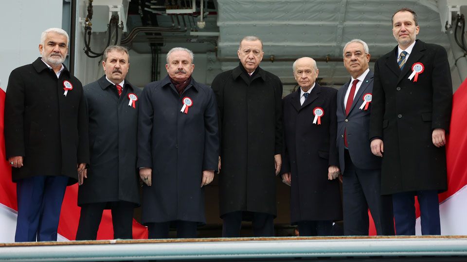 ❝Hizbullah militanlarını halaylar eşliğinde serbest bırakanları hiçbir zaman aklımızdan çıkarmayacağız❞

❝Hizbullah militanlarını serbest bırakan AKP'yle gidilecek bir yol artık kalmamıştır❞

Bahçeli, Hizbullah hakkında geçmişte neler söylemişti?
bit.ly/3Wqs2GL