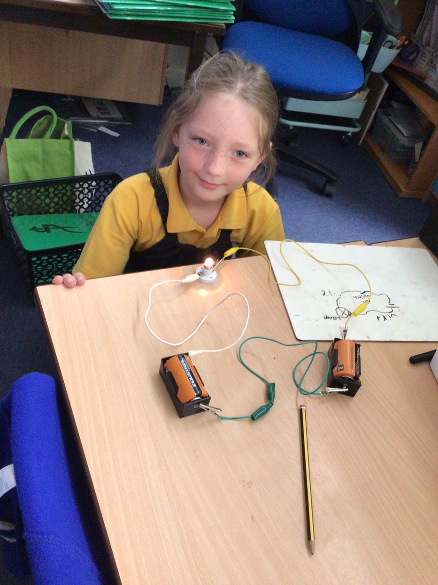 CanonYearFour's tweet image. We had a great time making complete series circuits in our #Science lesson today #cspsstem #STEMeducation @CanonSharples @LT_Trust @Cornerstonesedu