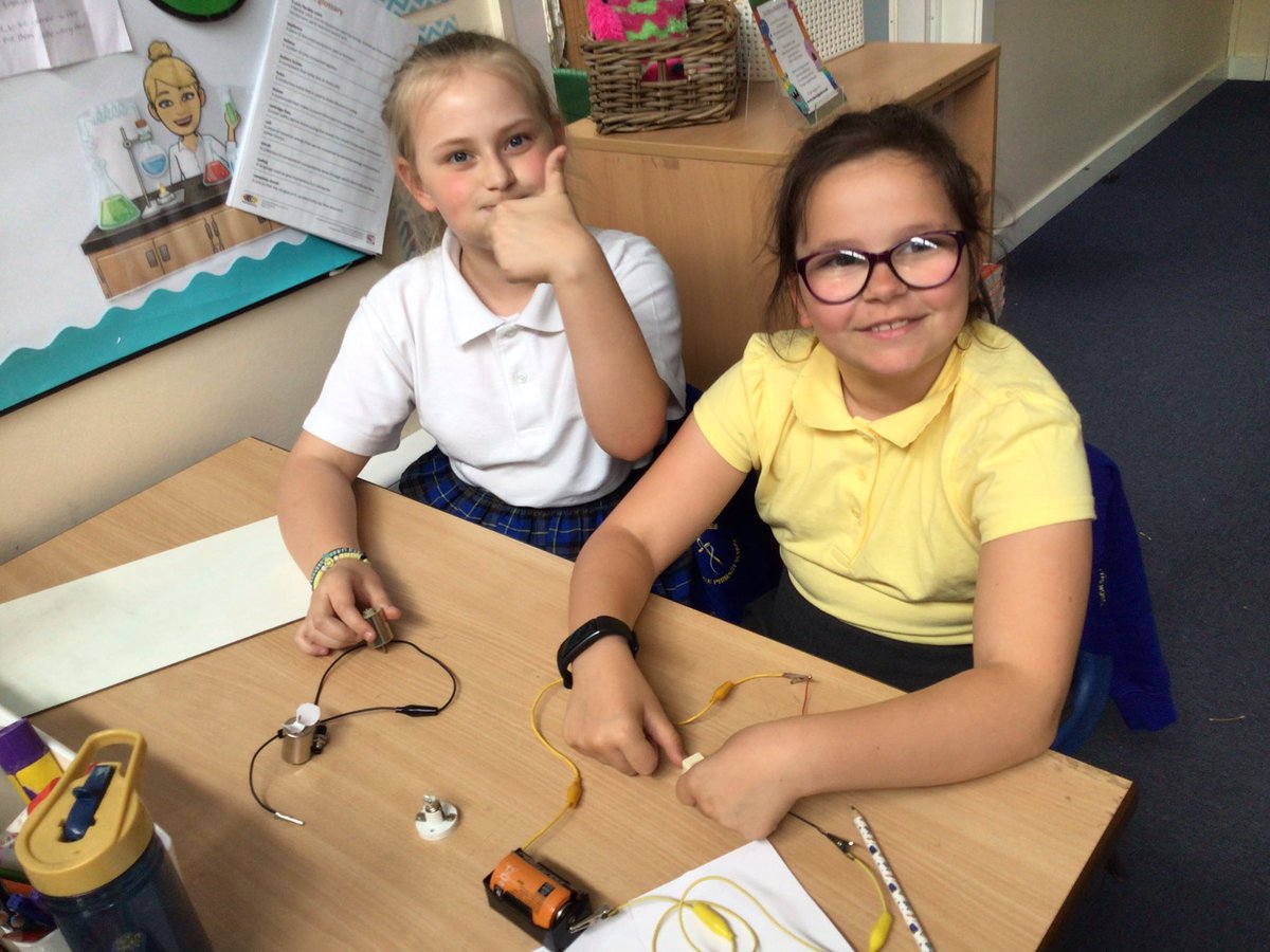 CanonYearFour's tweet image. We had a great time making complete series circuits in our #Science lesson today #cspsstem #STEMeducation @CanonSharples @LT_Trust @Cornerstonesedu
