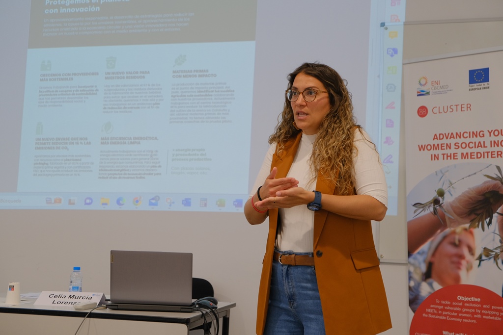 IEMed_'s tweet photo. Acabamos hoy una semana de formación teórico-práctica del proyecto @cluster_enicbc (coord. IEMed) a jóvenes y mujeres en economía sostenible:

✅responsabilidad social corporativa
✅agricultura ecológica
✅biodiversidad
✅producción de compost
✅comercialización...

@ENICBCMed https://t.co/VTBDMHsKZL