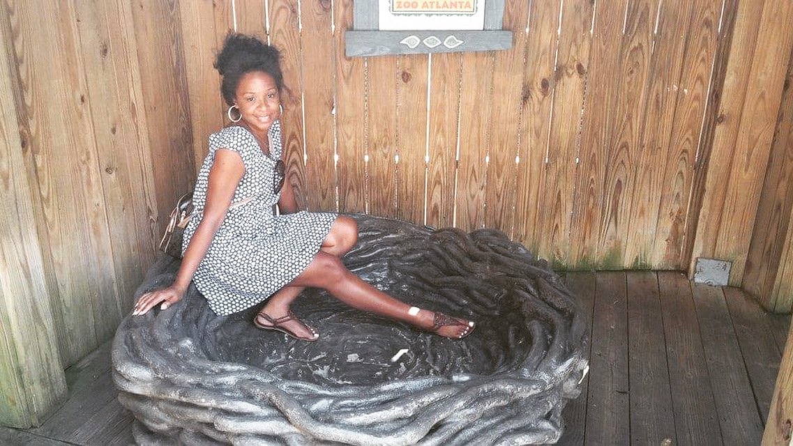 RiddickRobbin's tweet image. Vintage photo of Ms Robbin actually in a nest 🪺😉😂 #vintage #throwback #MsRobbinsNest #schoolcounselor #happyFriday