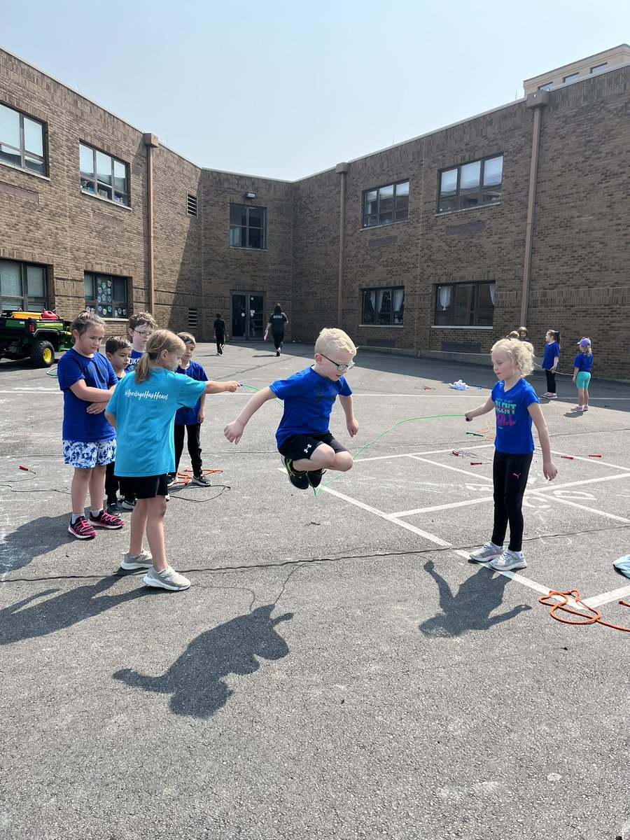 SVFirstGrade's tweet photo. More Field Day pics!  I’m sure everyone slept well last night! @HeritageECS #HECSmagic #WEareLakota https://t.co/NIG0w1YAQn