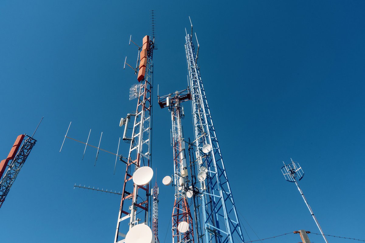 GVAhisenda's tweet photo. 📡 El #PleConsell autoritza un nou conveni amb @AjuntamentVLC per a l'ús de la xarxa de comunicacions mòbils d'emergències i seguretat.

📍 Participarà amb @GVADgtic en un projecte pilot per a l'evolució de Comdes cap a la banda ampla.

📋 https://t.co/PZsuv7H6Ez https://t.co/hP7O8HmXBL