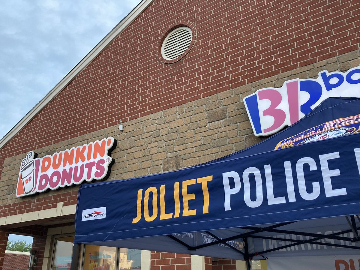 JolietPolice's tweet photo. #CopOnARooftop is happening now! Come see @JolietPolice at the @dunkindonuts at 2959 W Jefferson St now to support @SpecialOlympics & @SO_Illinois! See you soon!
@IllinoisLETR
#JolietPolice #ILTorchRun #WeLoveDonuts https://t.co/Wc9GKbnkW1