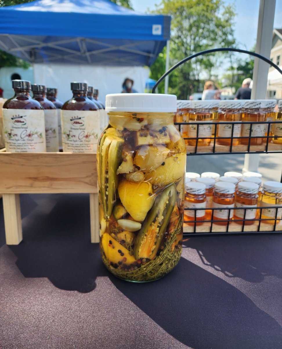 CrumbleyKitchen's tweet photo. We are officially introducing our newest product to all markets and events...#FireCider 

It’s a spicy tonic that’s made by infusing apple cider vinegar with vegetables and fresh herbs. It's an old herbal remedy that's been used for general health. Just take a spoonful a day! https://t.co/K96QWW1xX4