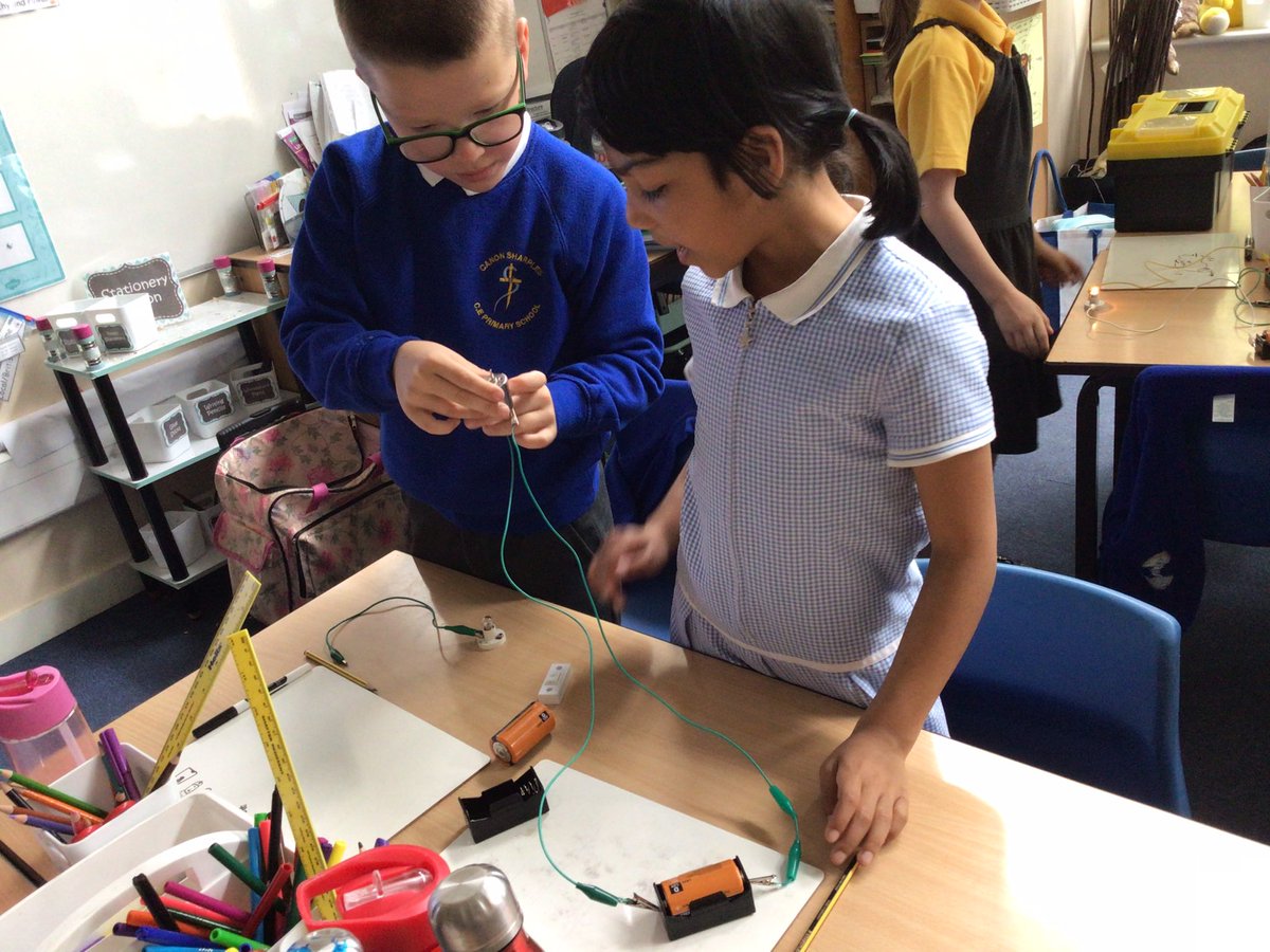 CanonYearFour's tweet image. We loved making our own series circuits in our #Science lesson today #cspsSTEM #cspsscience @Cornerstonesedu @LT_Trust @CanonSharples