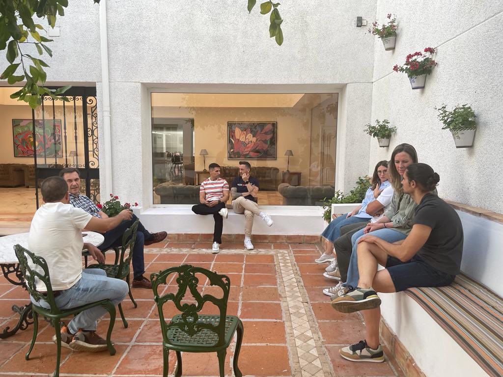 Pararnos del HACER cotidiano y permitirnos SER contribuye decisivamente a la CONSCIENCIA de liderazgo.

🙏 Gracias, equipo de Refresco Alcolea por esta primera jornada del programa IMPULSA-Refresco en Córdoba.

Un buen comienzo presagia un buen camino y un gran final.

#refresco