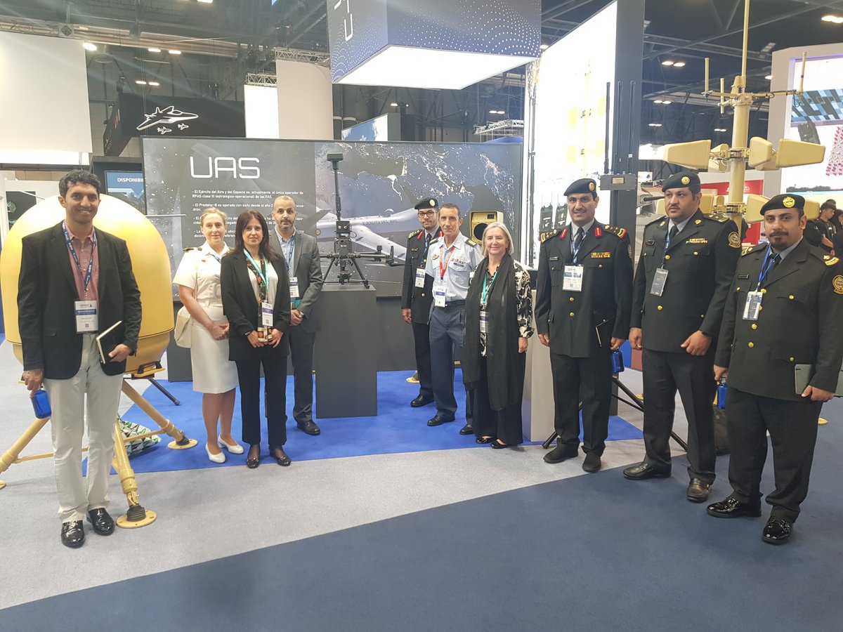 CanardDrones's tweet image. The Saudi Arabian delegation has also visited our stand at @FEINDEF_ to learn about our smart #solution for smart #airfields. They were also able to visit the @EjercitoAire stand, where our solution for the #CECAF is exposed. #FEINDEF23