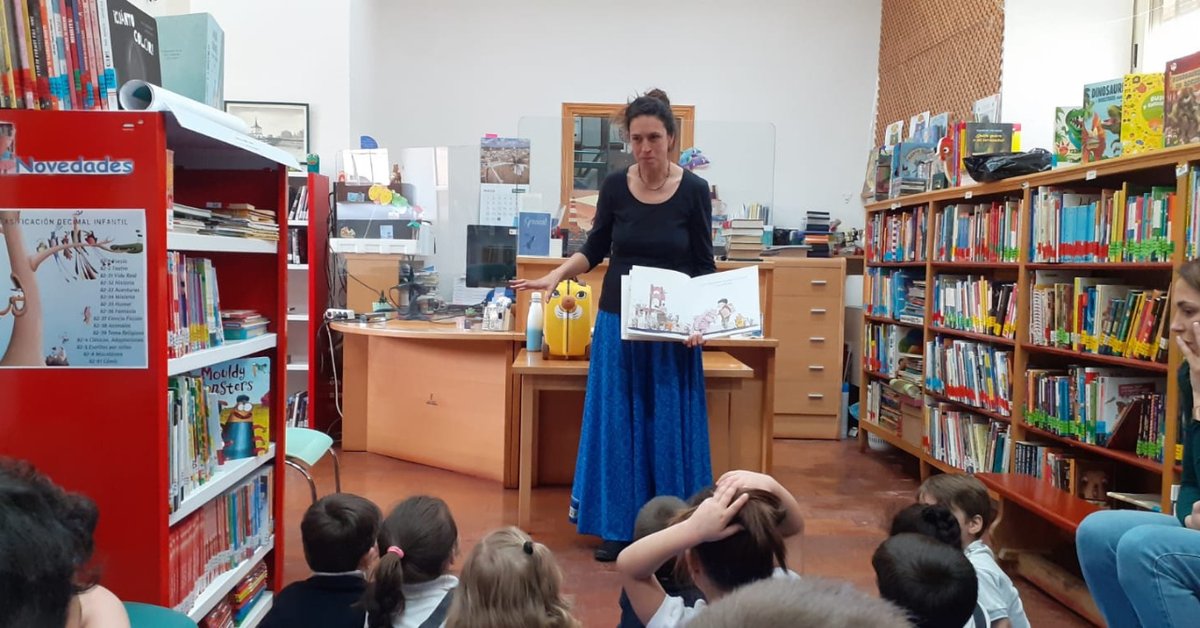 🥳 Así de bien lo pasaron los más pequeños en la actividad organizada por la Biblioteca Municipal con los cuentacuentos de Begoña Sánchez en el día de ayer.