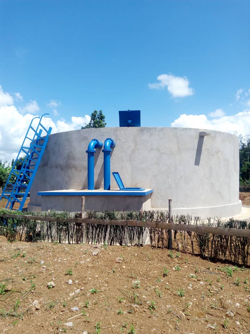 SectorJuru's tweet photo. Mu Mudugudu wa Mbuye, ahubakwa ikigega cy'amazi mu Murenge @SectorJuru, twasuwe na Madame MUKESHIMANA Vestine, WaterAid, Country Director, @WateraidRwanda, ari kumwe n'Intumwa za Wasac @wasac_rwanda, #COFORWA, n'Akarere @BugeseraDistr bareba aho imirimo igeze. Basanze igenda neza https://t.co/uhxkxA5jrx
