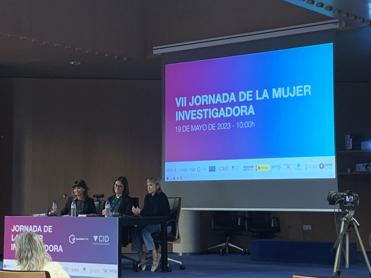 Encantada d’assistir a la VII jornada de la mujer investigadora i escoltar a les ponents tractar el tema específic de com integrar la dimensió de gènere en els projectes d’investigació. <a href="/ICMol_UV/">ICMol</a> <a href="/IFICorpuscular/">Inst.Fís.Corpuscular</a> <a href="/igualtatUV/">Unitat d'Igualtat UV</a>