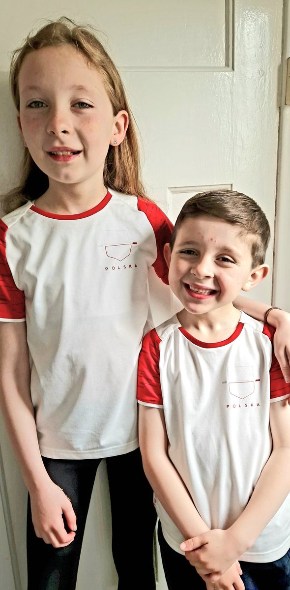 chloee28's tweet photo. Off to @StFillansPS this morning to wind up a week of celebrating #culturalidentityweek wearing their Poland tops 🇵🇱 https://t.co/bNtohiXjON