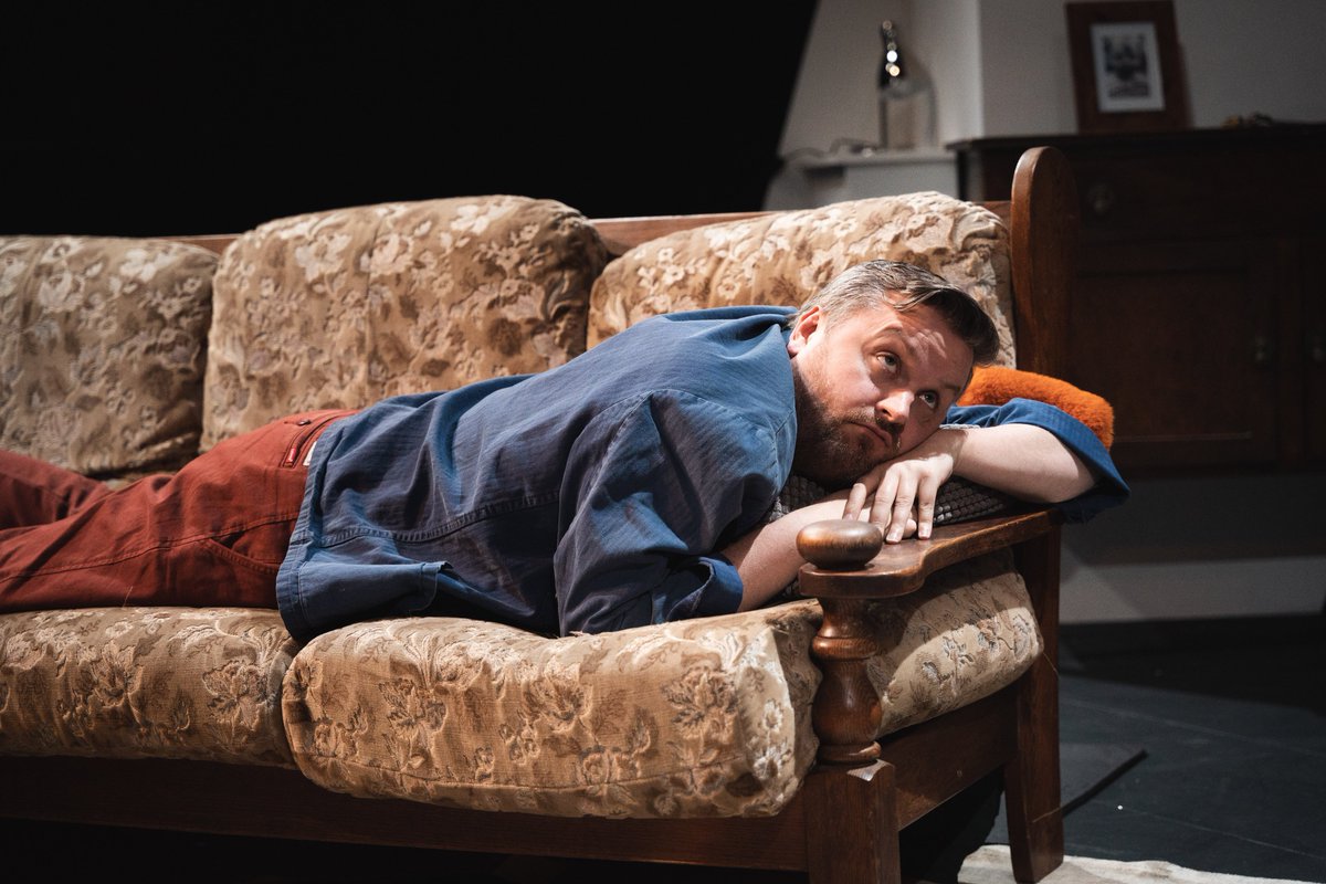 REVIEW: HAPPY HOUR by Andy Walker at <a href="/GatehouseLondon/">Upstairs At The Gatehouse</a>  16 – 28 May 2023
Carol Saint Martin • May 19, 2023

‘Happy Hour takes the ‘demon on the shoulder’ trope and gives it a new spin’ ★★★★ ½

londonpubtheatres.com/review-happy-h…