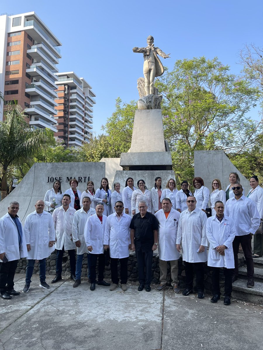 Martí nos enseñó su ardiente patriotismo, su amor apasionado a la libertad, la dignidad y el decoro del hombre, su repudio al despotismo y su fe ilimitada en el pueblo.
 #MartíVive  #60AñosSalvandoVidas #60Aniversario