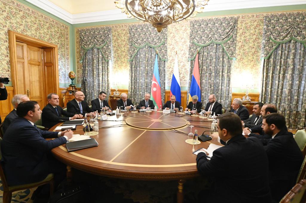 AzerbaijanMFA's tweet photo. HAPPENING NOW: The trilateral meeting between the Foreign Ministers of #Azerbaijan @Bayramov_Jeyhun, Armenia @AraratMirzoyan, and the Russian Federation Sergey Lavrov has just started in Moscow.

The meeting will be followed with the bilateral meeting between 🇦🇿 and 🇦🇲. https://t.co/zOvXNevDVq