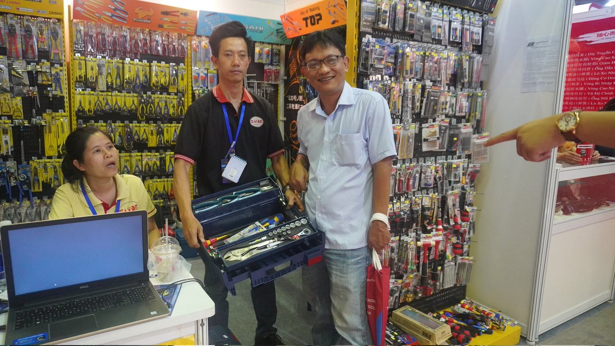 hatok2012's tweet photo. Update at the end of the HATOK show day.  There are many customers who have come here to shop.  Team HATOK friends did a great job.  Let's try up for tomorrow. #hatok #tooljapn #exhibitionautomibile #tsunodatool #asahitool #toptool #anextool @asahitools @tsunodatool @top_tool https://t.co/4b2He2mdg3