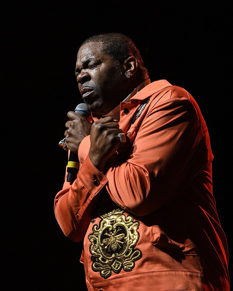 Last night was fire <a href="/veecon/">VeeCon</a> The legend <a href="/BustaRhymes/">Busta Rhymes</a>. Thank you <a href="/garyvee/">Gary Vaynerchuk</a> for an awesome first day! #VeeCon2023 #veefriends #NFTCommmunity