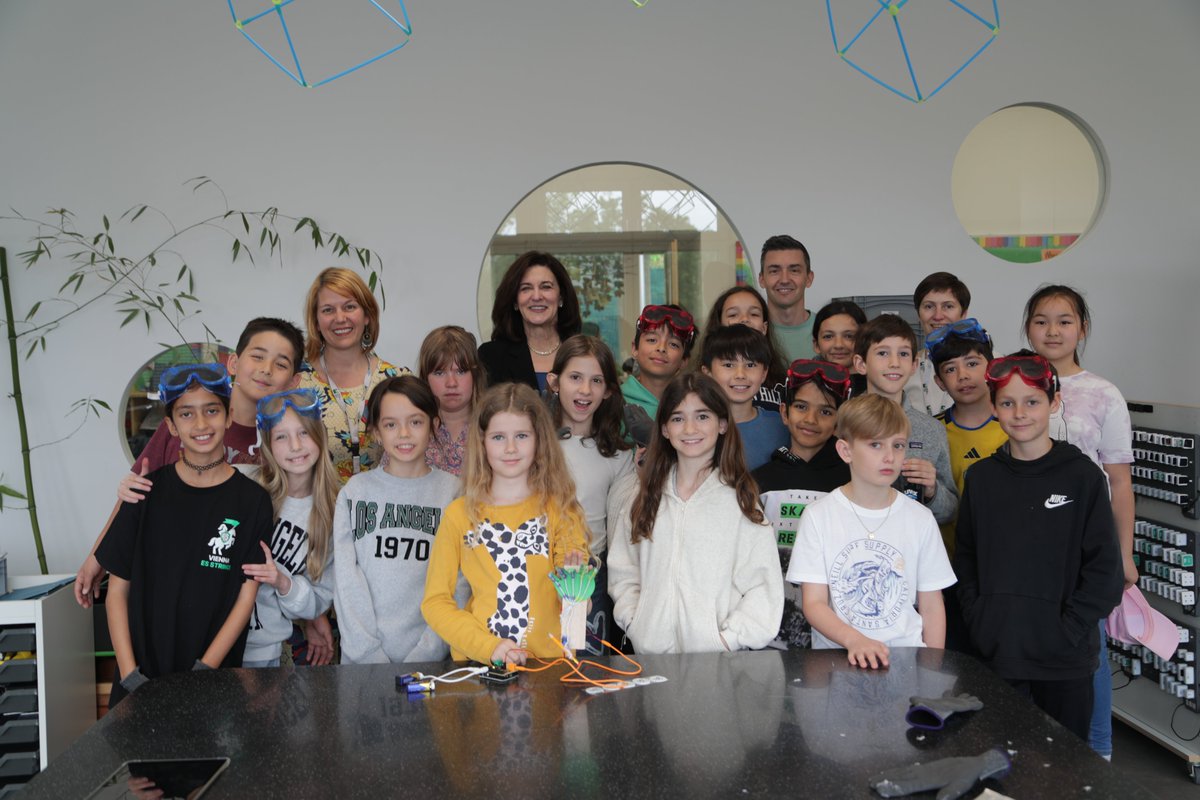 AIS Vienna tweet media