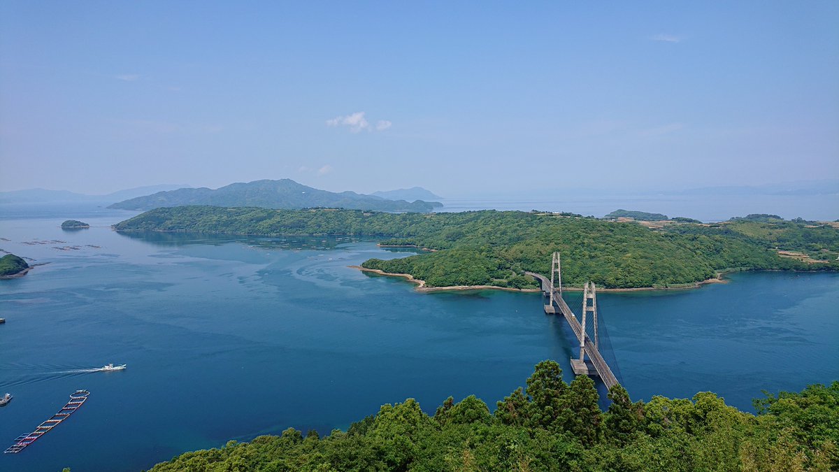 koitiroh's tweet photo. 休日に鹿児島県の長島までドライブ
新鮮な海の幸が一杯。今回は海鮮丼を頂きましたが過去には伊勢海老のエビフライも
針尾公園からの眺望は素晴らしく天草まで見通せます
そしてシースルー化された公園のトイレにもびっくり
＃S660
＃長島
#海鮮グルメ
#伊勢海老フライ 
＃空中トイレ https://t.co/ytwVfEKhXL