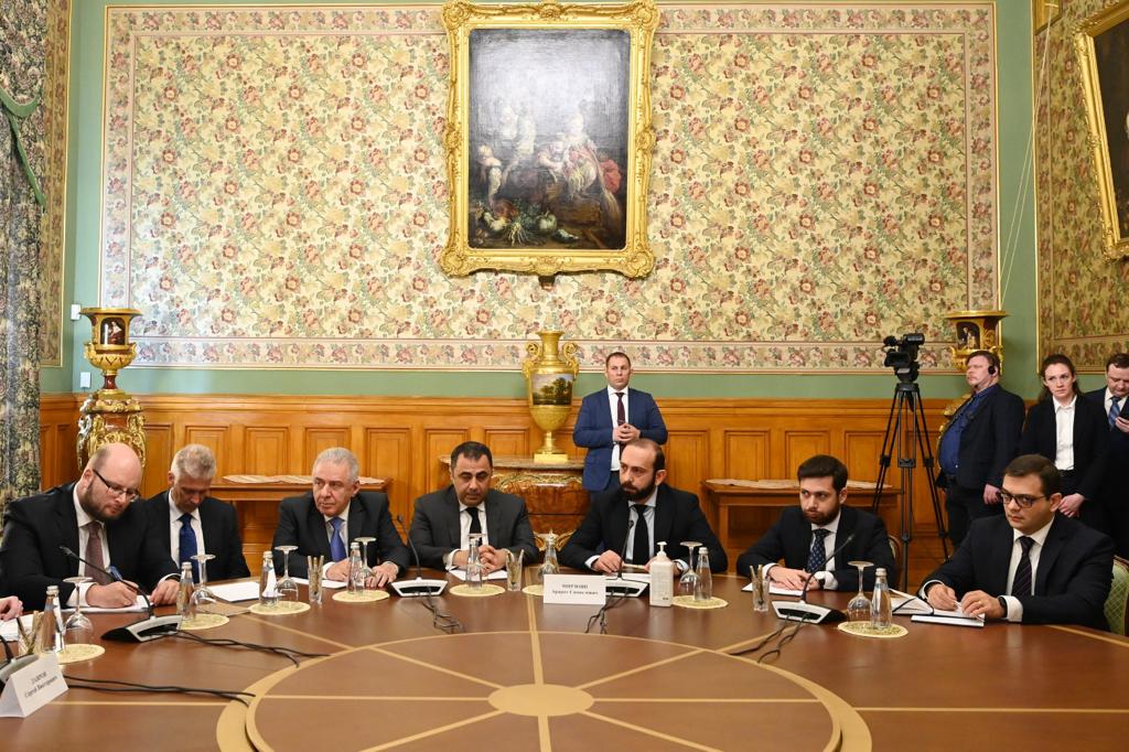 AzerbaijanMFA's tweet photo. HAPPENING NOW: The trilateral meeting between the Foreign Ministers of #Azerbaijan @Bayramov_Jeyhun, Armenia @AraratMirzoyan, and the Russian Federation Sergey Lavrov has just started in Moscow.

The meeting will be followed with the bilateral meeting between 🇦🇿 and 🇦🇲. https://t.co/zOvXNevDVq