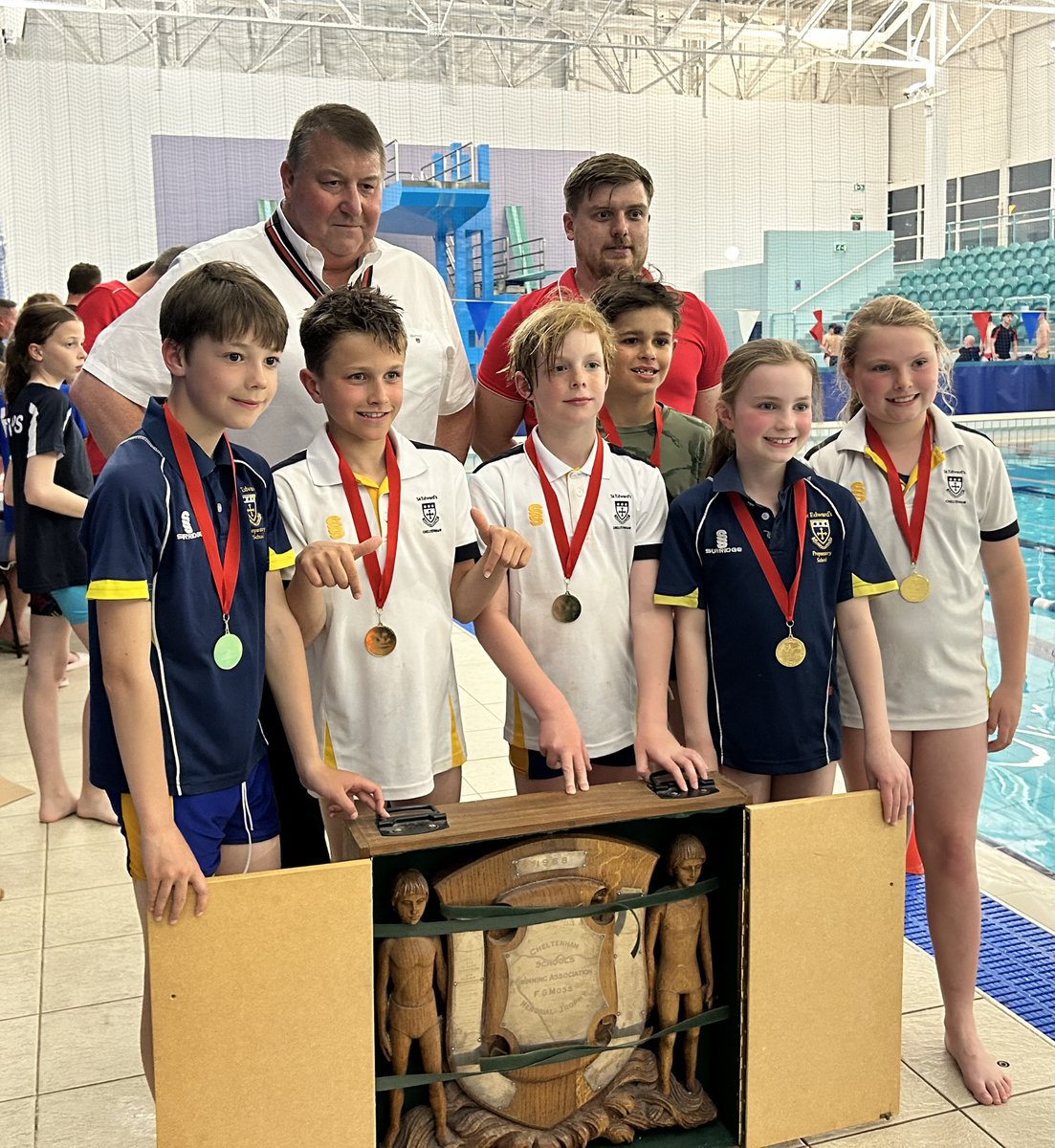 A huge well done to our U10 and U11 swimmers who won both relay competitions at the Cheltenham and District Primary Schools Swimming Gala last night at @cs_wpc - a fantastic achievement! Thanks to @AquaZoneSwim for all you do for the children.