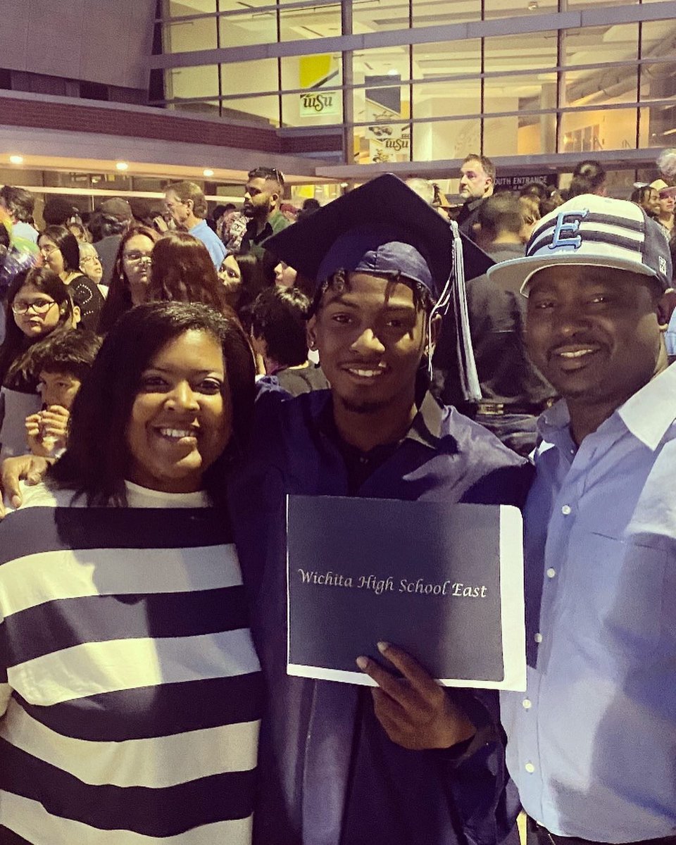 Principal_TG's tweet photo. Last night was magical! I cannot believe I have an adult child. I am so proud of you young man. No matter what life throws at youβ¦ Always, always, always remember your greatness! #EastHigh #BlueAces #SeniorYear #Classof2023 #WeGraduateTogether π¨π½βππβ€οΈππ https://t.co/c9pdTxhs58