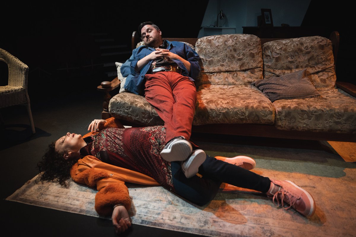 pubtheatres1's tweet photo. REVIEW: HAPPY HOUR by Andy Walker at @GatehouseLondon  16 – 28 May 2023
Carol Saint Martin • May 19, 2023

‘Happy Hour takes the ‘demon on the shoulder’ trope and gives it a new spin’ ★★★★ ½

https://t.co/hu8uWVrZpD https://t.co/oHHq6H4Rs3