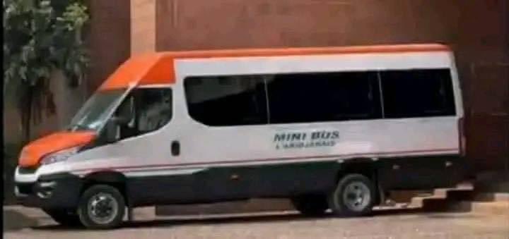 freshmag_off's tweet photo. 🟠 Un internaute : 

"Je suis déçu après avoir accueilli avec grande joie l'arrivée des nouveaux minibus gbaka. Au bout d'une semaine seulement, ma déception est immense. La ligne dédiée à YOPOUGON PALAIS-LIBERTÉ est le théâtre de mauvais comportements de la part des chauffeurs et des apprentis, qui répètent les mêmes erreurs que les anciens gbaka. Ils refusent de se rendre à ADJAMÉ LIBERTÉ et ne s'arrêtent qu'à SIPOREX. Le pire, c'est qu'ils facturent le même prix que les anciens gbaka (200f ou 300f) tout en faisant descendre tous les passagers qui se rendent à ADJAMÉ, accompagné de propos frustrants.

Messieurs, je vous implore de régler ce problème rapidement ou de créer une ligne spécifique PALAIS-SIPOREX. Nous sommes fatigués de toutes ces manipulations." 

#Mrlivoirien