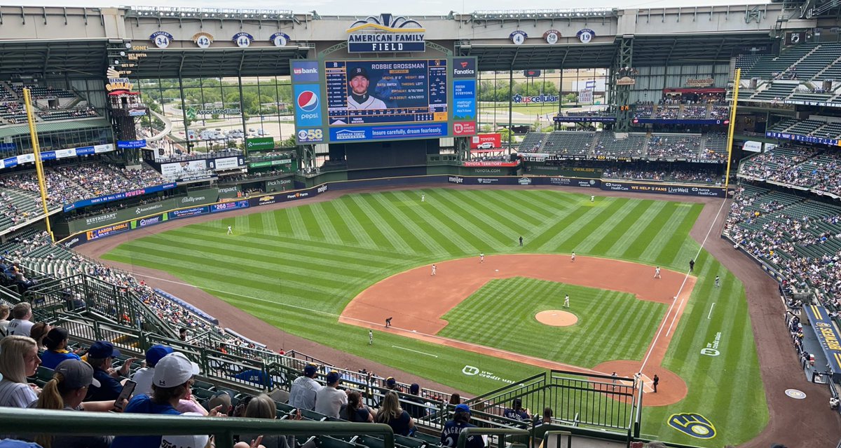 RandomMLBStats_'s tweet photo. Peter Strzelecki is a pitcher for the Milwaukee Brewers
He has recorded 58 outs, has played 20 games, and has faced a batter 81 times this season ⚾
#ThisIsMyCrew 
#MLB https://t.co/EZHEL692tP
