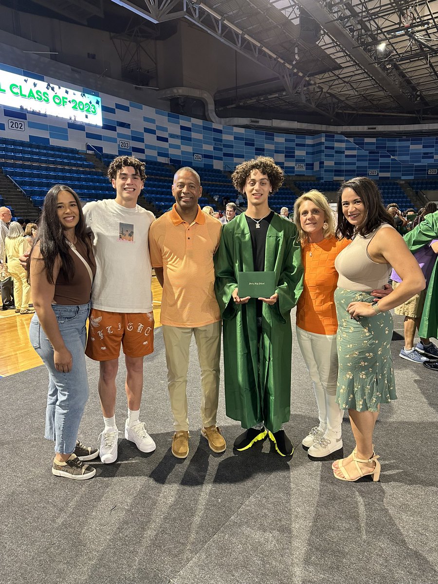 MrsStaceyLEvans's tweet image. Our baby is a 👨🏽‍🎓 #StaleyAlumni #Class2023 ✅ @_kyanevans1  @kadenevans_  @mrsteveevans  #GoRams 🐏