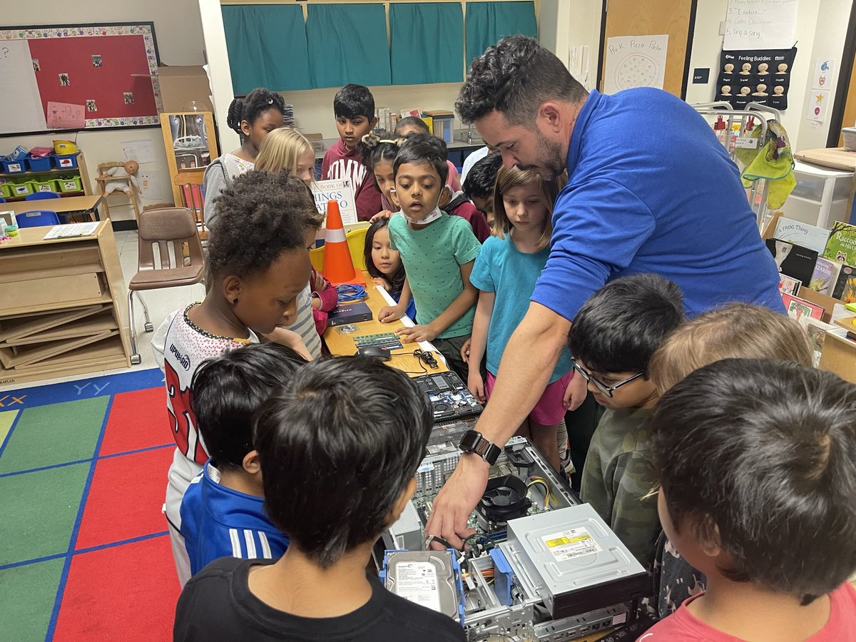 KristiMeyersSC's tweet photo. A huge thank you to all of the staff, friends, and community members who came out to support and make our Career Day successful and fun for our students! @ManningOaksFCS https://t.co/fBB8qYbRHd